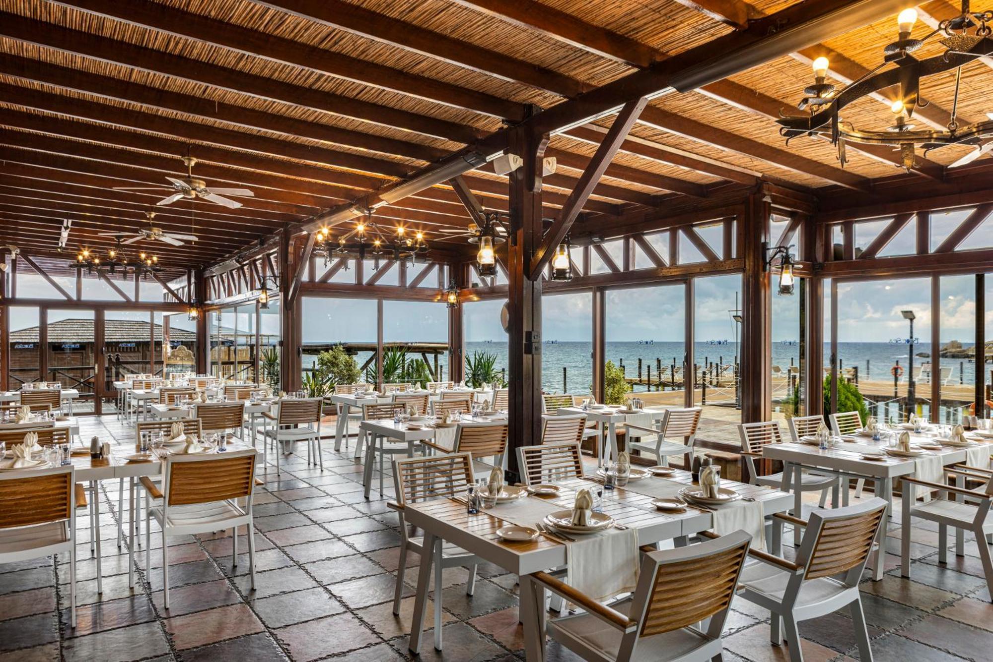 Merit Royal Premium Hotel Casino & Spa Karavas  Exterior photo