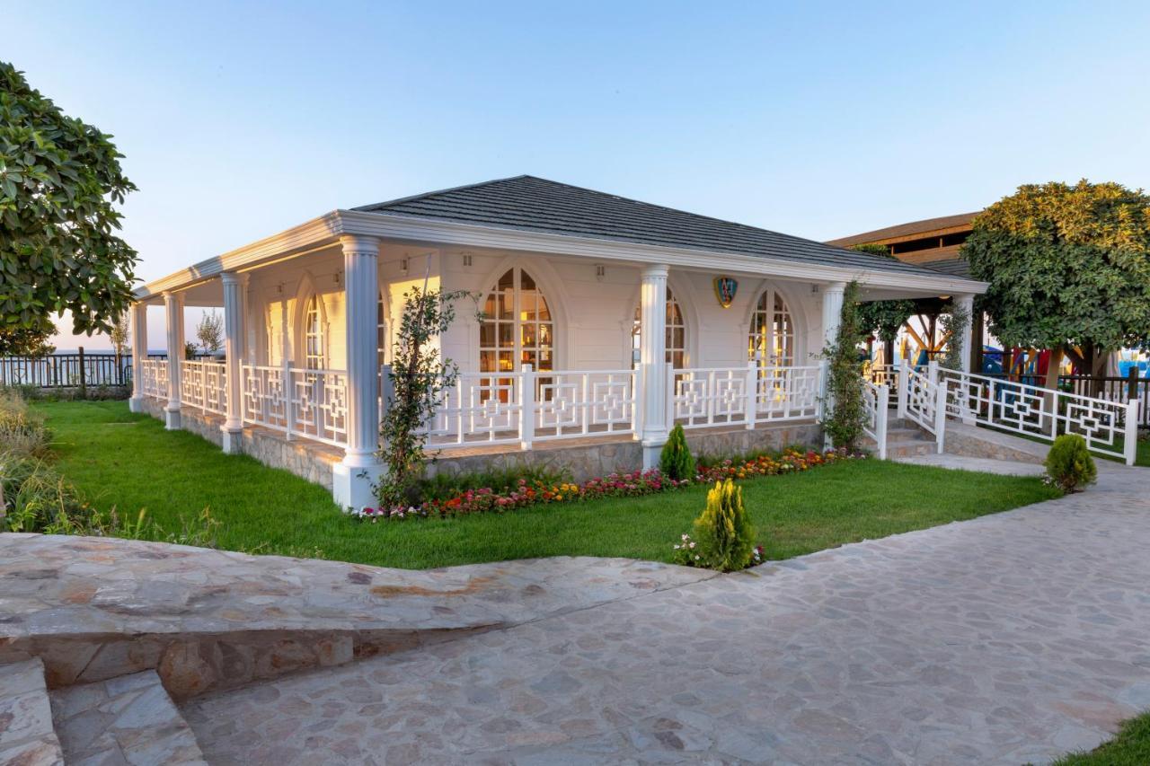 Merit Royal Premium Hotel Casino & Spa Karavas  Exterior photo